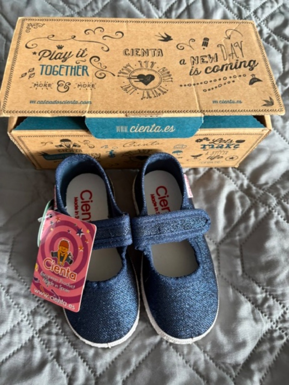 NEW Cienta Girls Shoes with Box